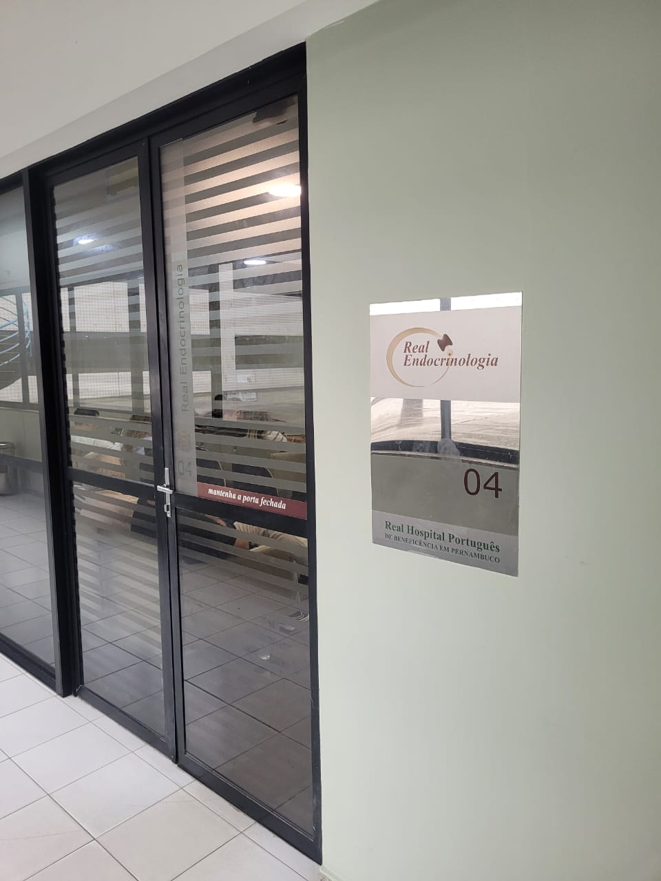 Entrada da clínica · Real Hospital Português, sala 04